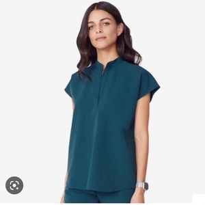 FIGS Caribbean Blue Rafaela top in XS